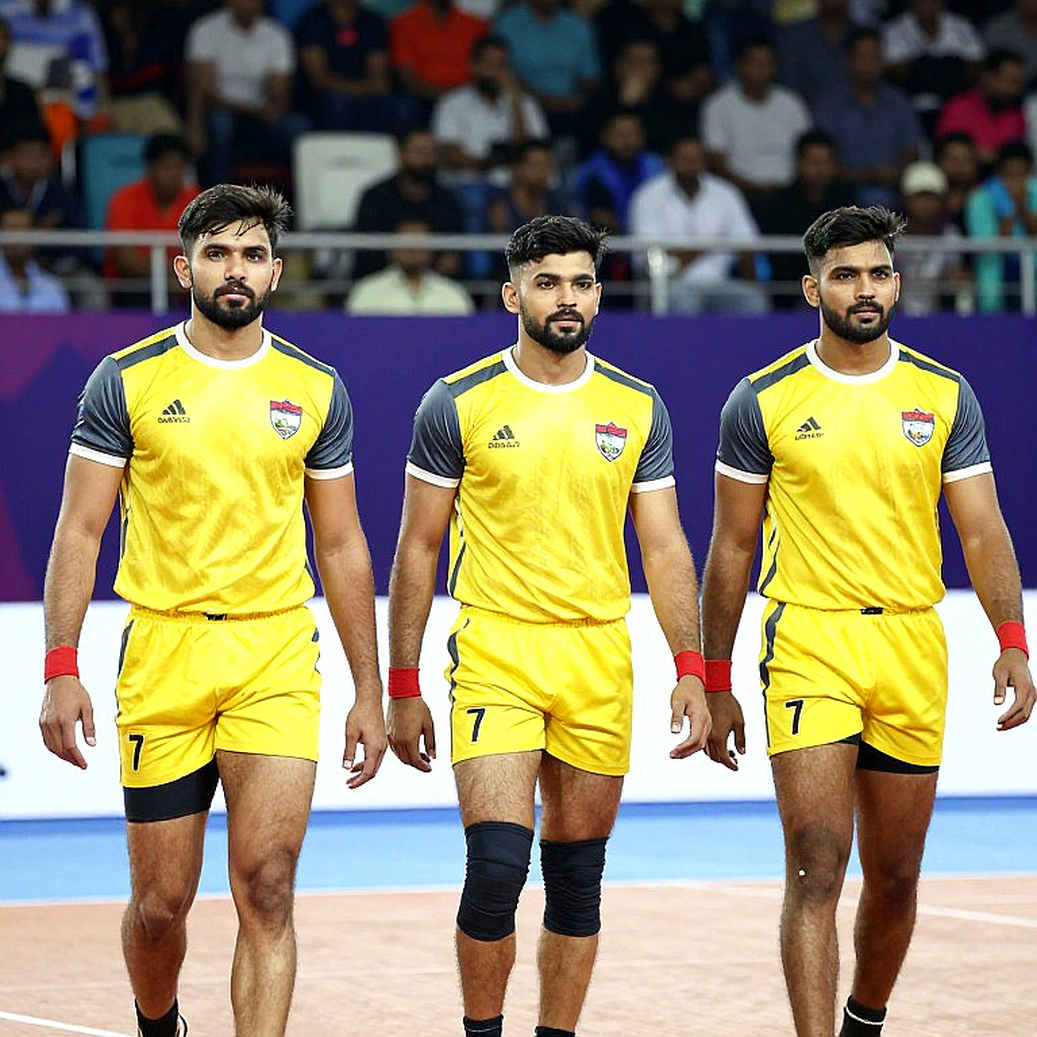 আহমেদাবাদের মাদুরে ছয় পয়েন্টের ছায়া: সোনাজয়ী দলকে বিশ্রাম দিয়ে ভারত আসলে কী পরীক্ষা করছে